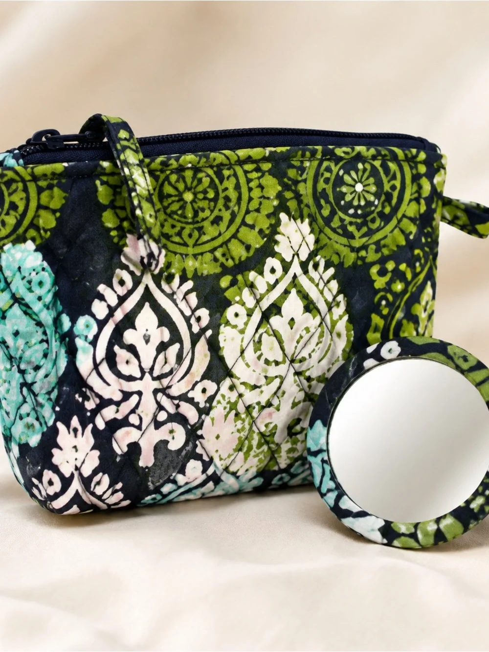 Vera Bradley NWT Mirror Cosmetic Bag Zip Pouch Green Paisley